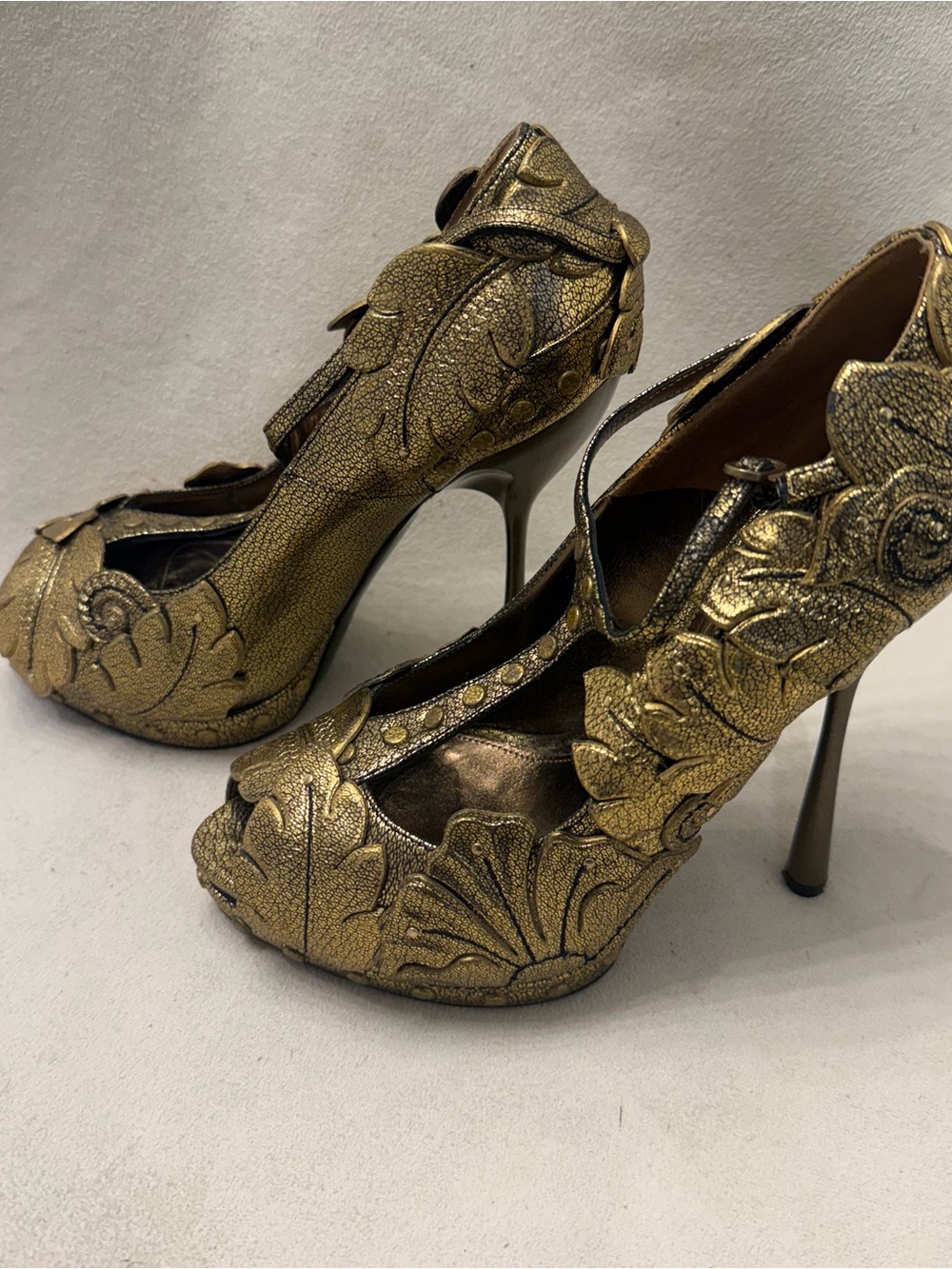 Alexander McQueen x Sarah Burton Gold Embellished Floral High Heel Peep-Toe Pump - Picture 3 of 7